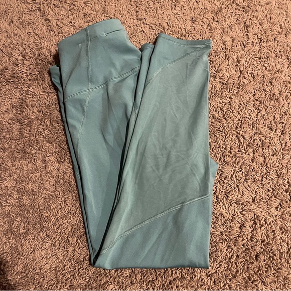 Old Navy Mesh Elevate Leggings - Picture 2 of 2